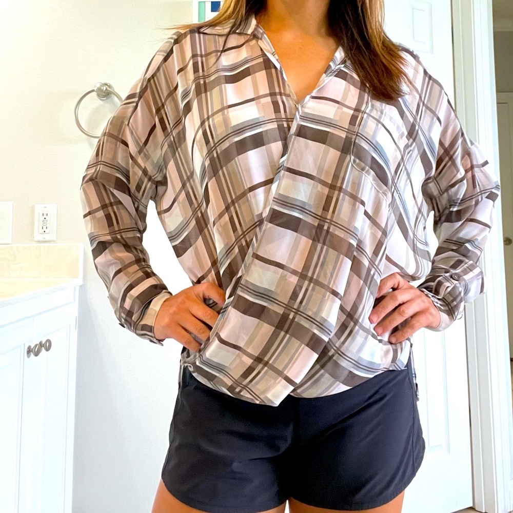 Vince Camuto blouse size medium